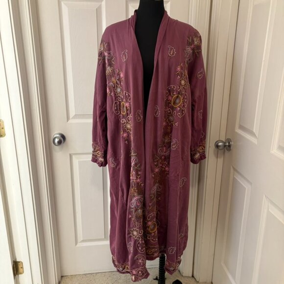 Magnolia Pearl Embroidered Belinay Kimono, Covet OS - Picture 6 of 15